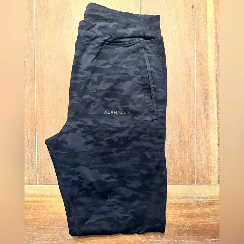 Alphalete Infinity Joggers Size Med. Have always fit me snug. Great condition! - Picture 1 of 8
